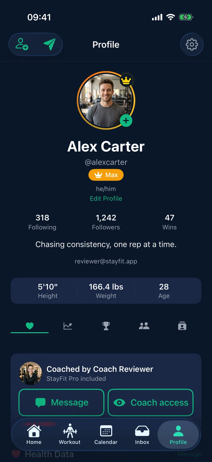 StayFit profile with streak, training stats and friends